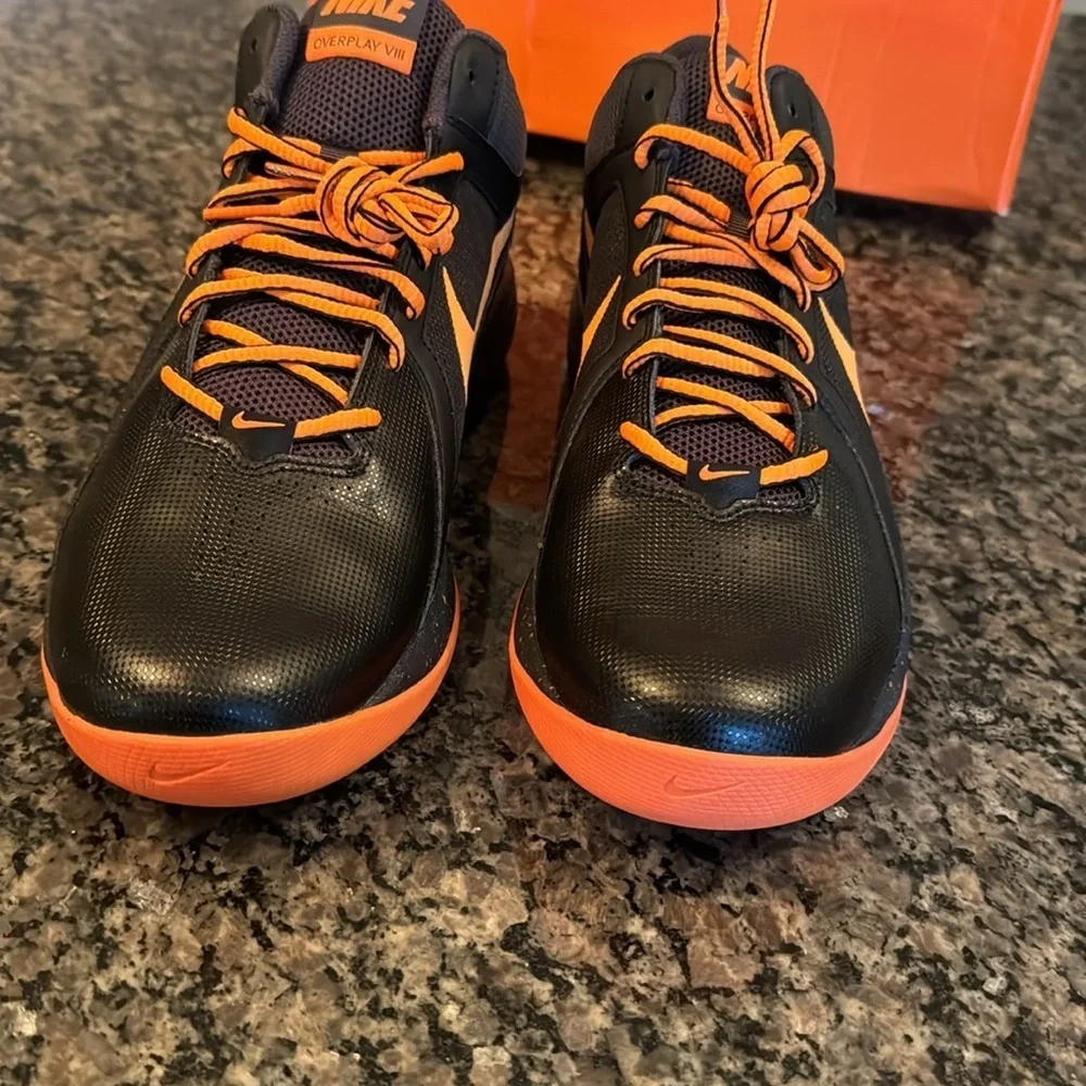 Nike overplay VIII NIB 9